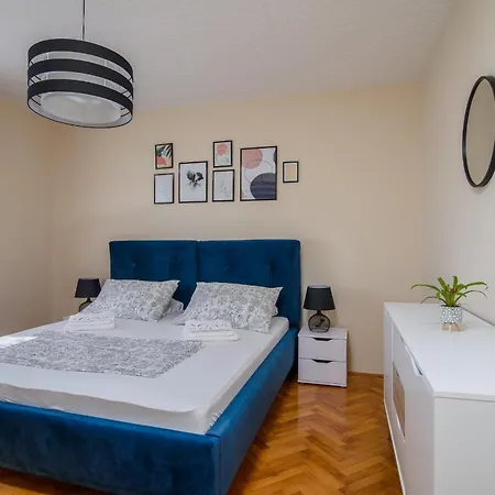 With A Parking Space - 22655 Trogir