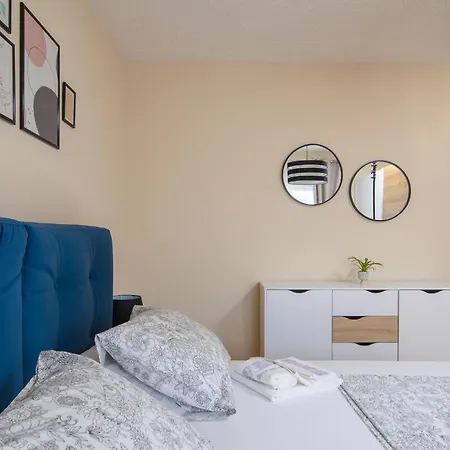 With Parking Space - 22655 Trogir